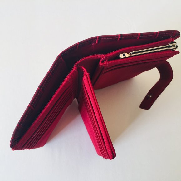 Mundi Red Faux Crocodile Embossed Wallet with Coin Change Compartment - Picture 6 of 6